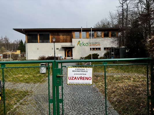Stavební práce v Ekocentru Ostrov pokračují. Starý pavilon nahradí špičková odborná učebna