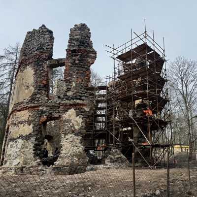 Záchrana zámečku u Mořičova odhalila tajemství černé kuchyně. První návštěvníky přivítá už v srpnu