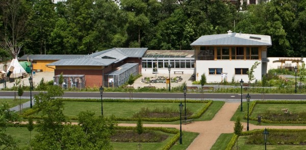 Neplánovaná investice v Ekocentru. Během modernizace se ukázalo, že potřebuje novou střechu