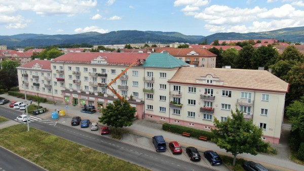 Zelená transformace Ostrova. Městské nemovitosti vsadí na solární energii
